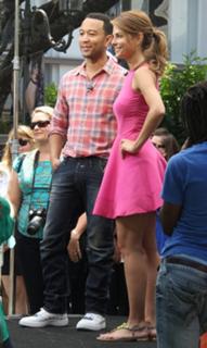 Maria Menounos feet photo thumbnail