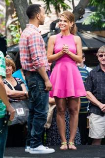 Maria Menounos feet photo thumbnail