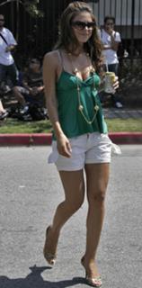 Maria Menounos feet photo thumbnail