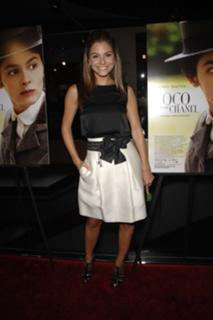 Maria Menounos feet photo thumbnail