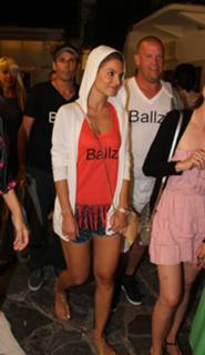 Maria Menounos feet photo thumbnail