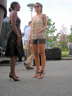 Maria Menounos feet photo thumbnail