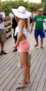 Maria Menounos feet photo thumbnail