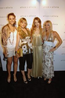 Maria Menounos feet photo thumbnail