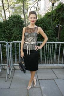 Maria Menounos feet photo thumbnail