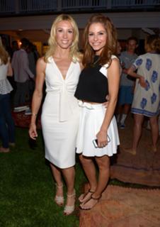 Maria Menounos feet photo thumbnail