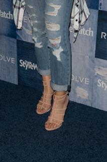 Maria Menounos feet photo thumbnail