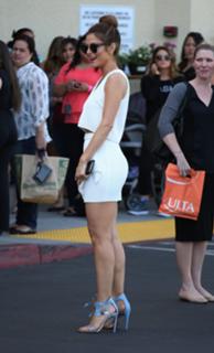 Maria Menounos feet photo thumbnail