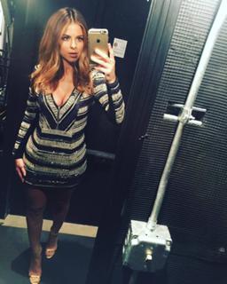 Maria Menounos feet photo thumbnail