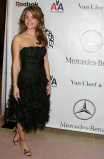 Maria Menounos feet photo thumbnail