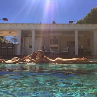 Maria Menounos feet photo thumbnail