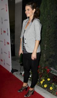 Maria Menounos feet photo thumbnail