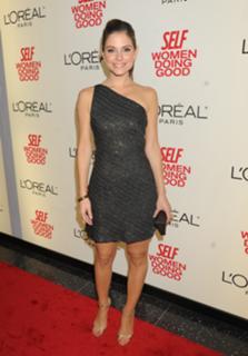 Maria Menounos feet photo thumbnail