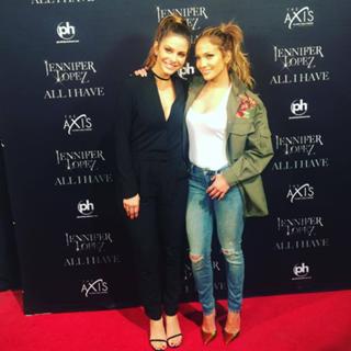 Maria Menounos feet photo thumbnail