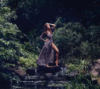 Maria Menounos feet photo thumbnail