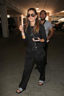 Maria Menounos feet photo thumbnail