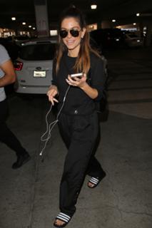 Maria Menounos feet photo thumbnail