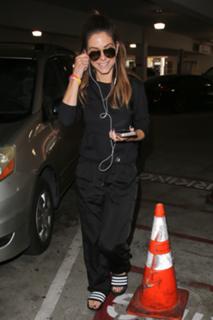 Maria Menounos feet photo thumbnail