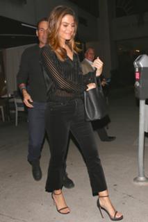 Maria Menounos feet photo thumbnail