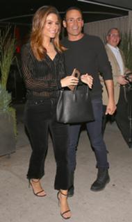 Maria Menounos feet photo thumbnail