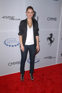 Maria Menounos feet photo thumbnail