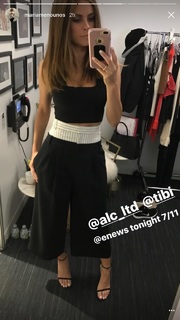 Maria Menounos feet photo thumbnail