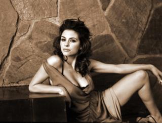 Maria Menounos feet photo thumbnail