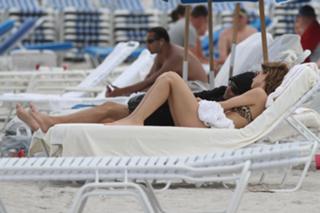 Maria Menounos feet photo thumbnail