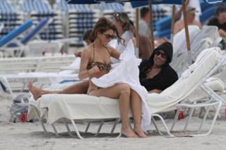 Maria Menounos feet photo thumbnail