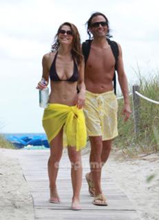 Maria Menounos feet photo thumbnail