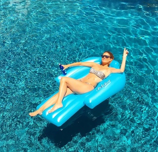 Maria Menounos feet photo thumbnail