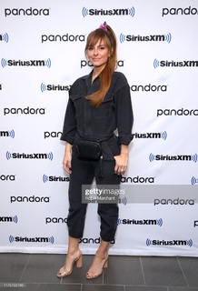 Maria Menounos feet photo thumbnail