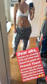 Maria Menounos feet photo thumbnail