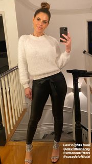 Maria Menounos feet photo thumbnail