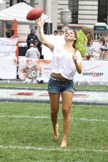 Maria Menounos feet photo thumbnail