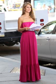 Maria Menounos feet photo thumbnail