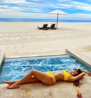 Maria Menounos feet photo thumbnail