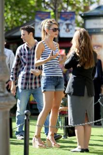 Maria Menounos feet photo thumbnail