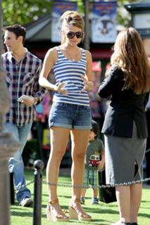 Maria Menounos feet photo thumbnail