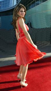 Maria Menounos feet photo thumbnail