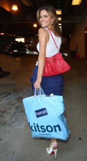 Maria Menounos feet photo thumbnail