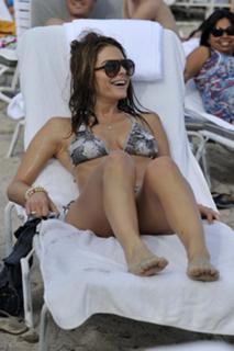 Maria Menounos feet photo thumbnail