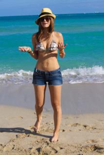 Maria Menounos feet photo thumbnail