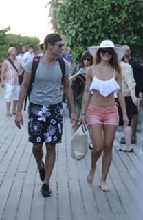 Maria Menounos feet photo thumbnail