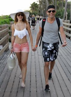 Maria Menounos feet photo thumbnail