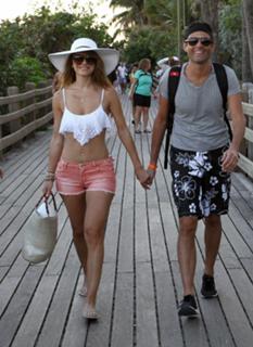 Maria Menounos feet photo thumbnail