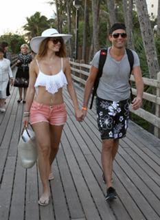 Maria Menounos feet photo thumbnail