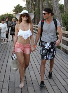 Maria Menounos feet photo thumbnail