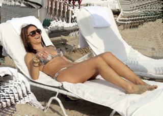 Maria Menounos feet photo thumbnail