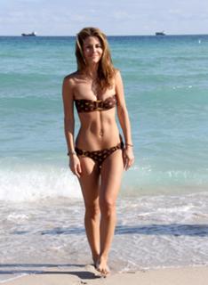 Maria Menounos feet photo thumbnail